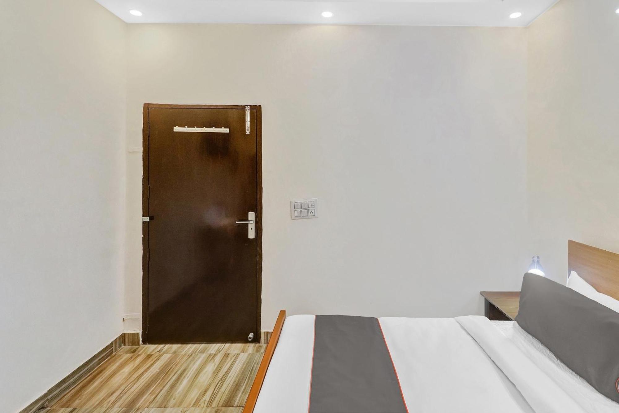 Super Capital O Moody Inn Δελχί Εξωτερικό φωτογραφία
